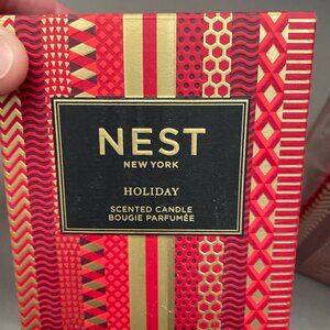 New Nest  New York  Scented Candle 8.1 oz / 230 Holiday- Crushed Candy Cane